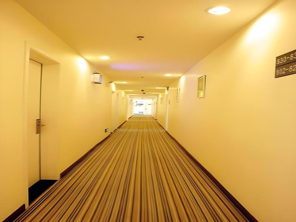 7 Days Inn Luzhou Commercial Pedestrian Street Center Exterior foto