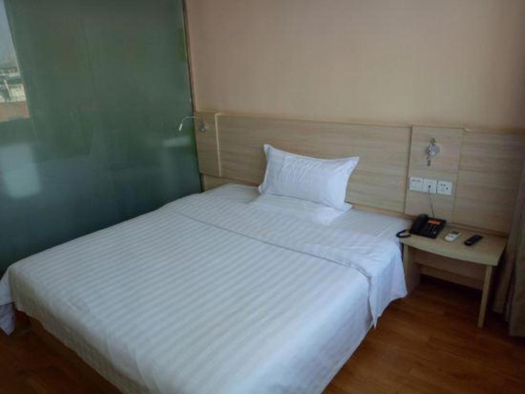 7 Days Inn Luzhou Commercial Pedestrian Street Center Exterior foto