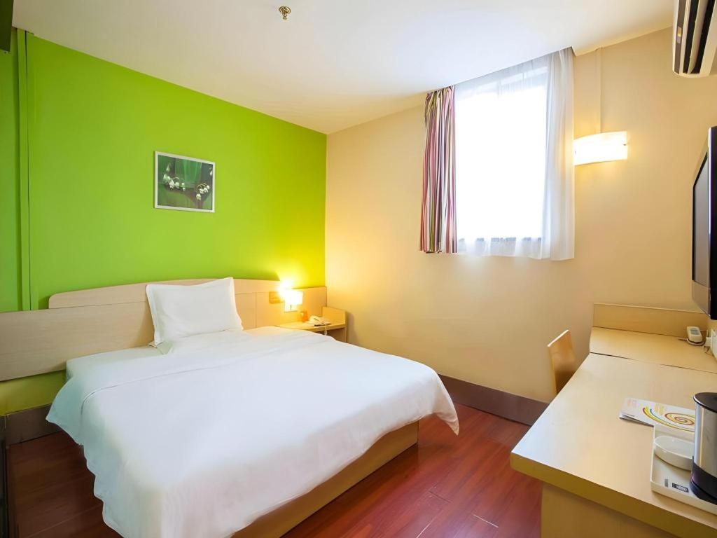 7 Days Inn Luzhou Commercial Pedestrian Street Center Exterior foto